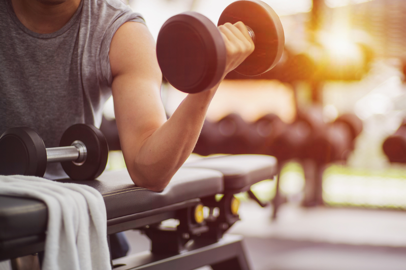 woman lifting weights at the gym